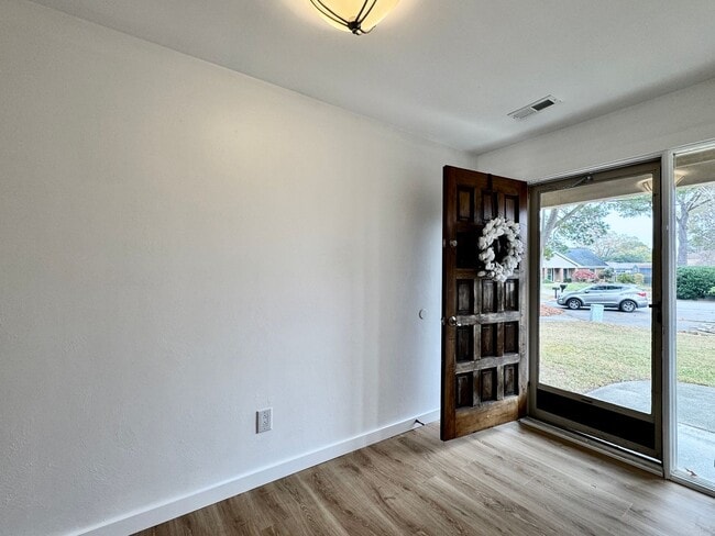 Building Photo - READY NOW!! 4-Bedroom Home in Lake Trant w/Attached Garage! Pet Friendly!