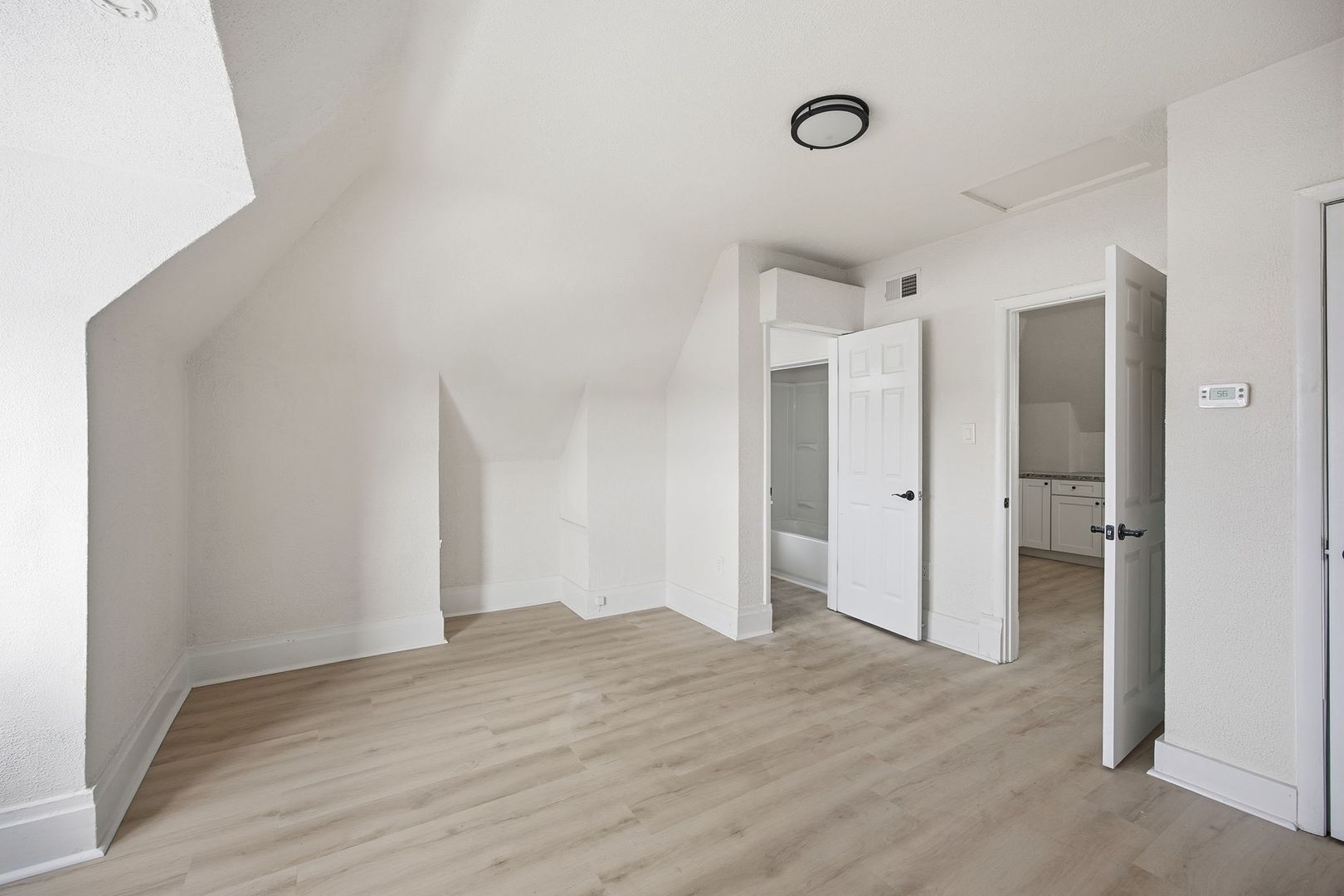 Building Photo - 141 Oneida St