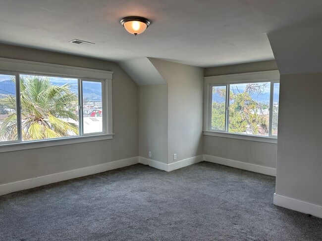 Building Photo - Newly Renovated-Victorian Style home San B...