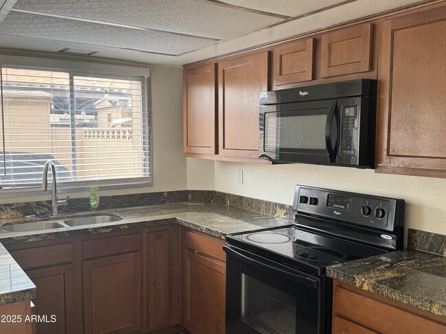 Building Photo - 6729 N 44th Ave