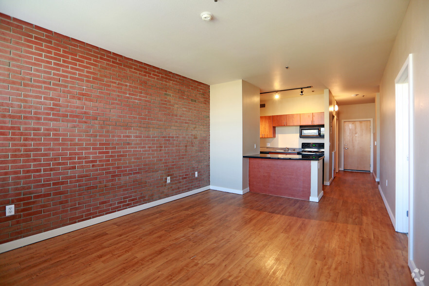 2BR, 1BA - 834 SF - Lincoln Pointe Lofts