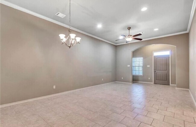 Building Photo - College Station - 3 bedroom / 3 bath Townhome, covered patio & back yard with one car garage.