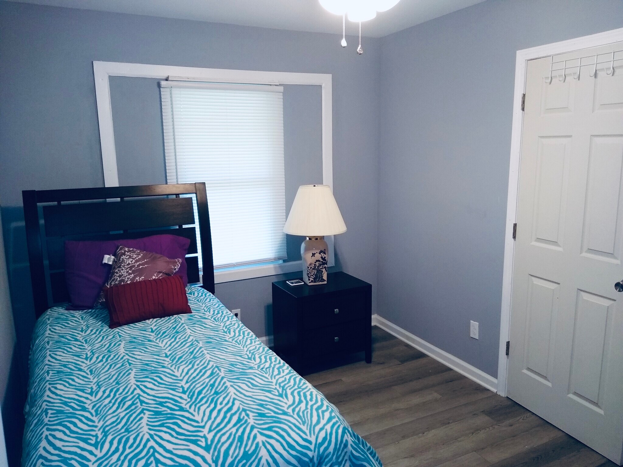 Twin room (Room #3) - 533 Hinton St