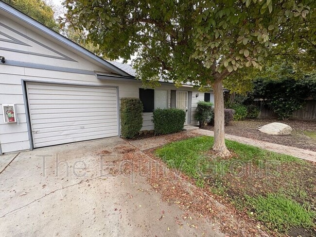 Building Photo - 2038 S Cain St