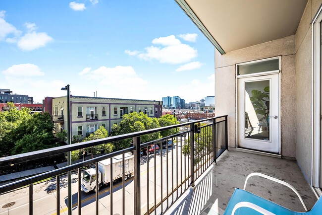 Building Photo - 1441 Central St