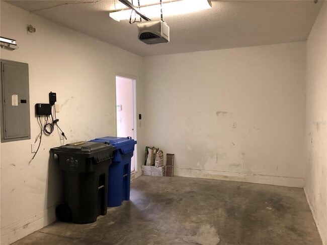 Building Photo - 9817 Carlsdale Dr