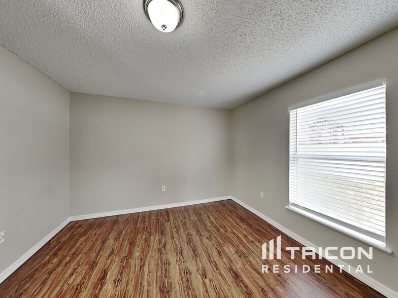 Building Photo - 9297 Oak Grove St