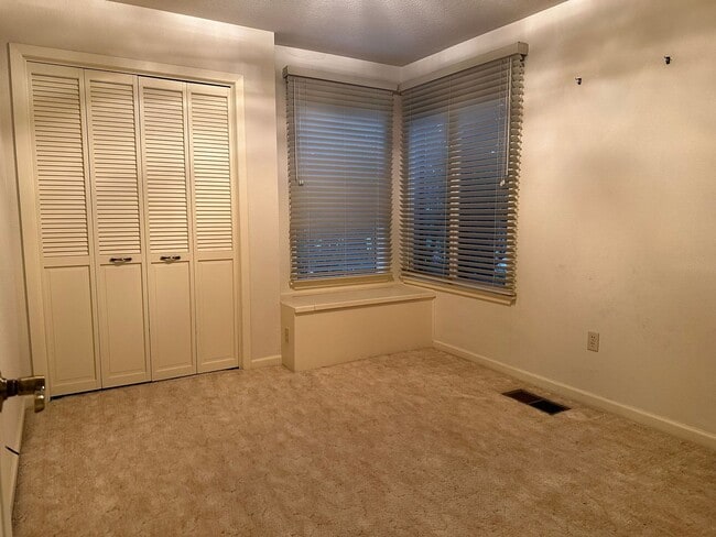 Building Photo - Available now, Executive 4 bdrm home with pool & hot tub!