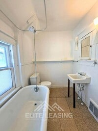 Building Photo - 1134 SW Garfield Ave