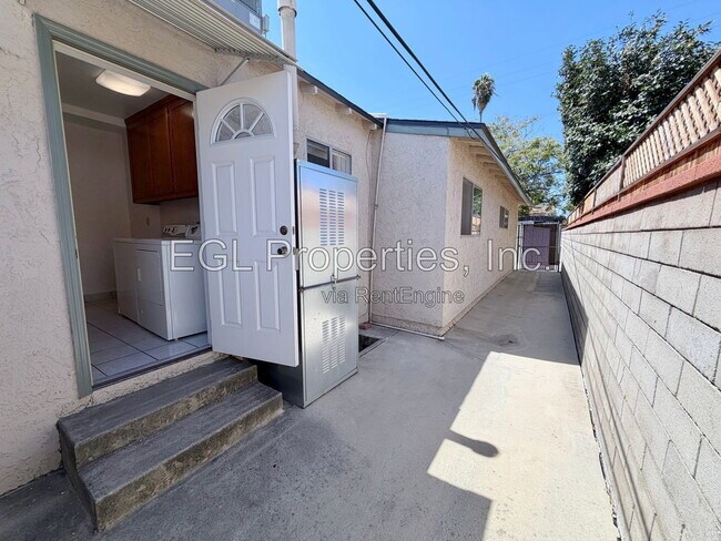 Building Photo - 5433 Cartwright Ave