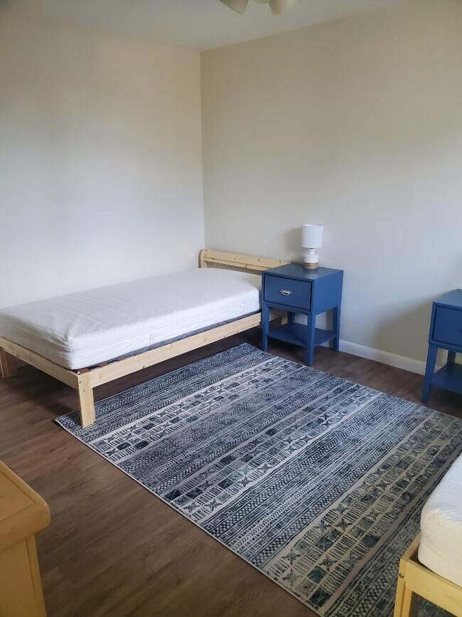 Building Photo - 1520 W Encanto Blvd