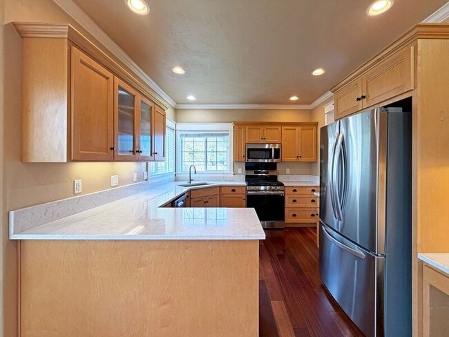 Building Photo - 520 Honeysuckle Ln