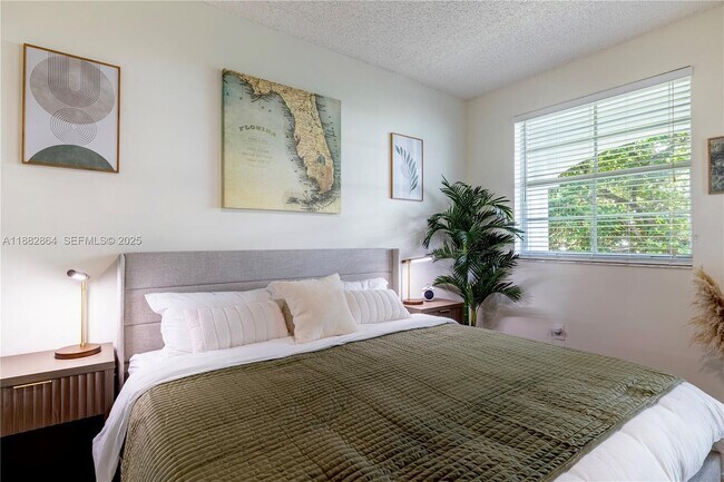 Building Photo - 3255 NE 184th St