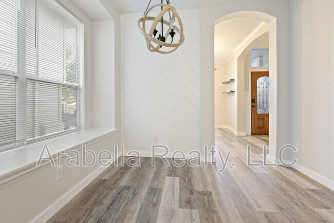 Building Photo - 208 Dove Run