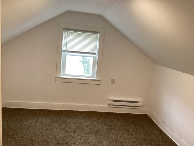 Building Photo - Charming House in the Country