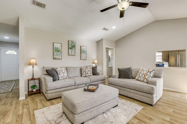 Building Photo - 8020 Botany Ln