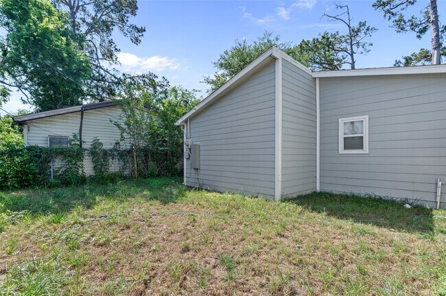Building Photo - 3853 Rosedale St