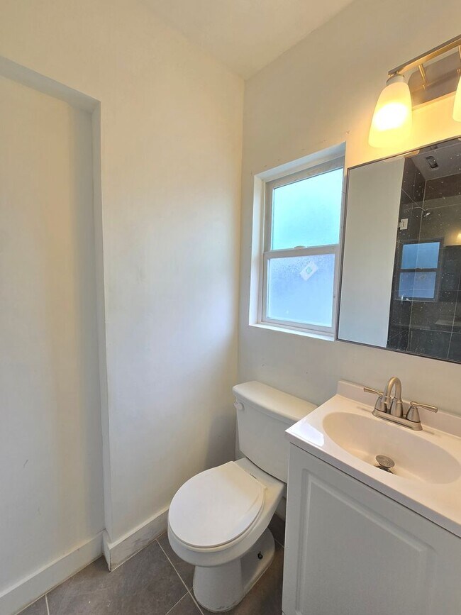 Building Photo - 8154 Potter Ave