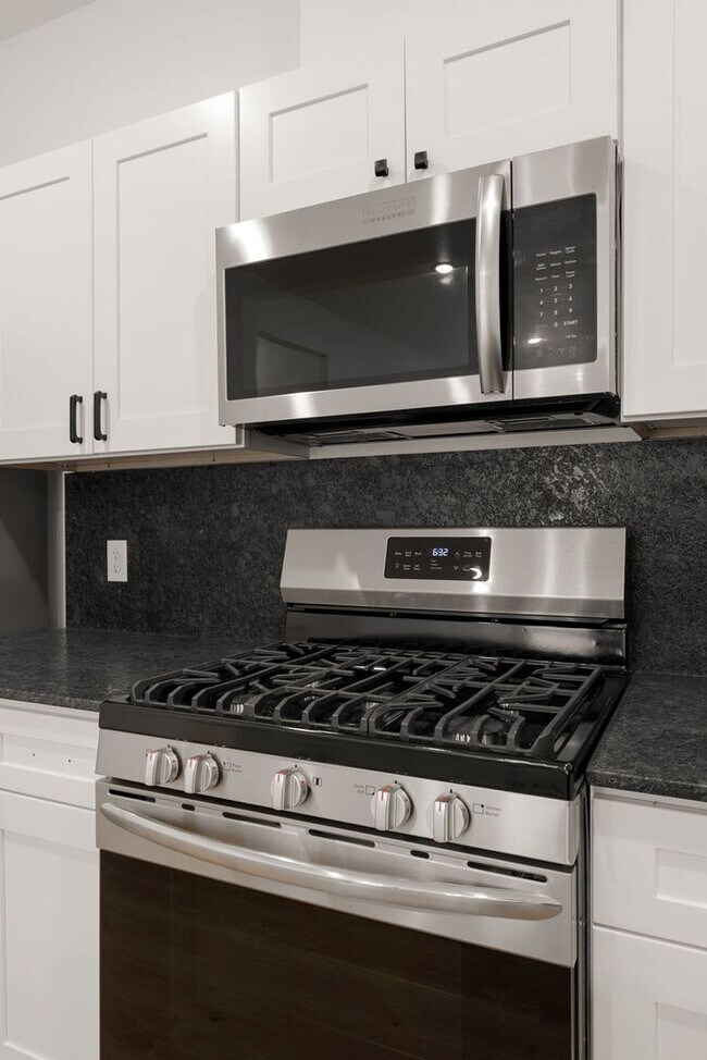 Building Photo - 8700 Cantera Dr