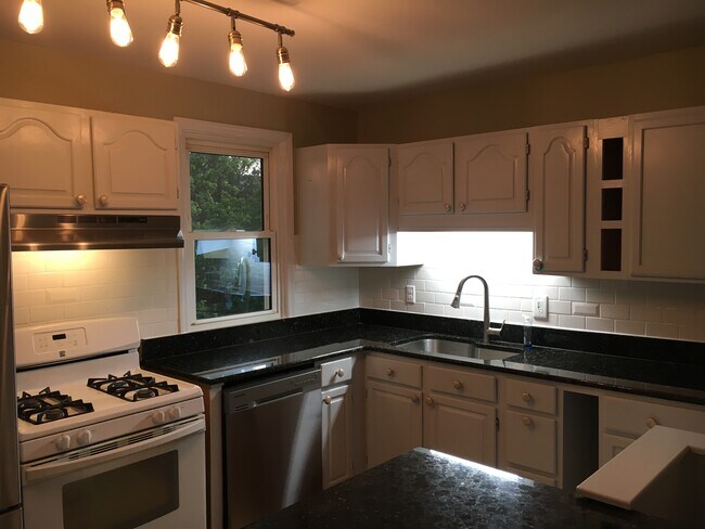 Building Photo - 912 Altavista Avenue