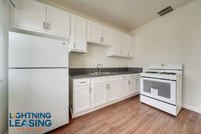 Building Photo - 1058 Normandie Ave