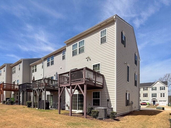 Building Photo - 6616 Pathfinder Wy