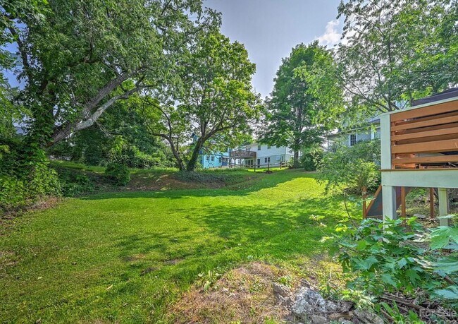 Building Photo - Lovely Asheville Rental!