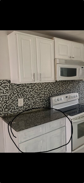 Building Photo - 6023 Summer St