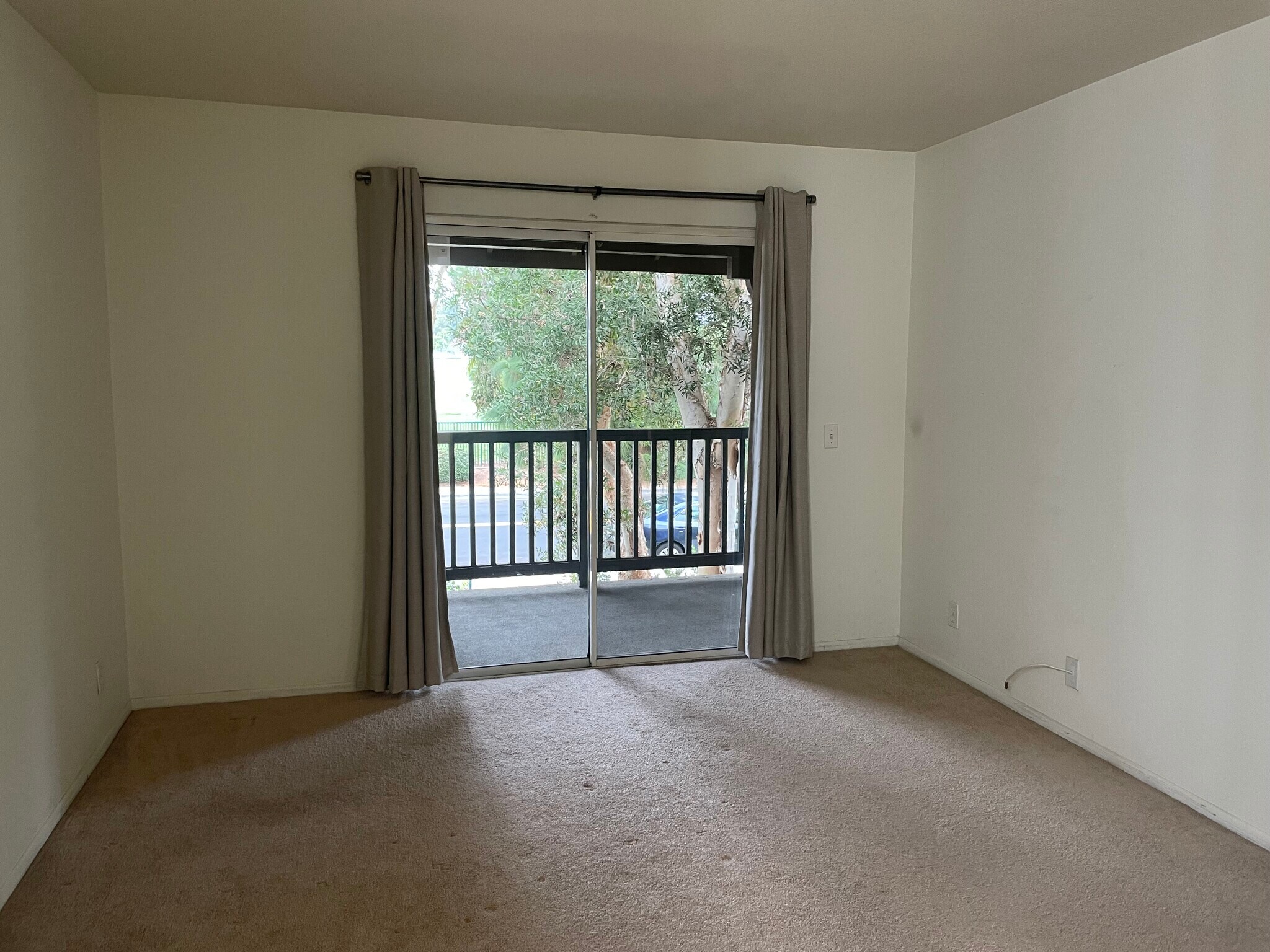 bedroom with access to balcony - 2800 Keller Dr