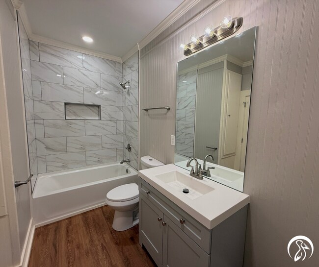 Building Photo - Spacious and Convenient