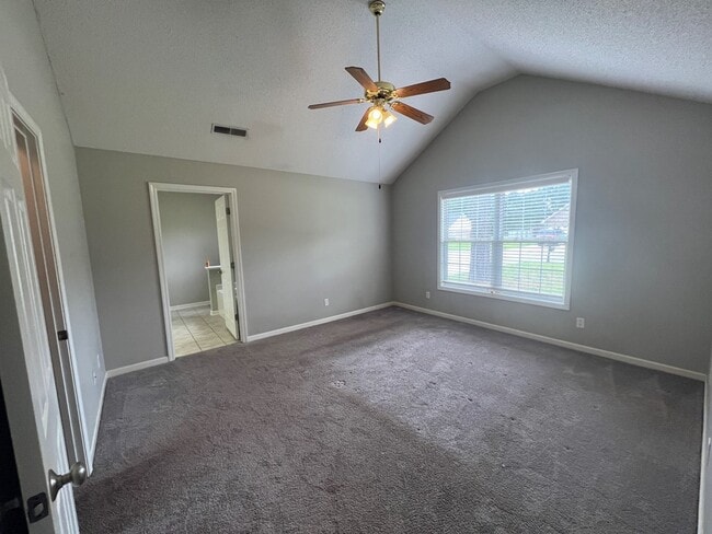 Building Photo - 325 Trailwood Dr
