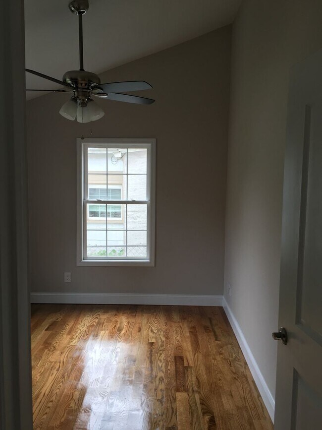 Building Photo - 2016 Forest Ave