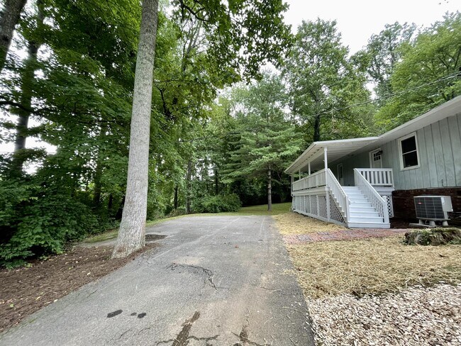 Building Photo - 51 Allen Ave