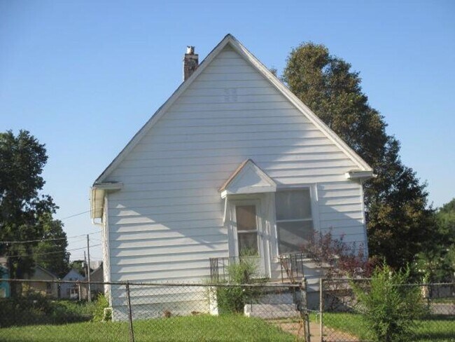 Building Photo - Large 2 bed 1 bath house