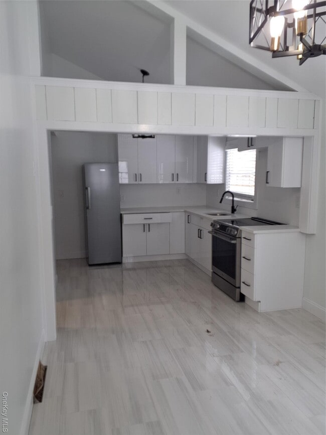 Building Photo - 37 Center Hill Rd