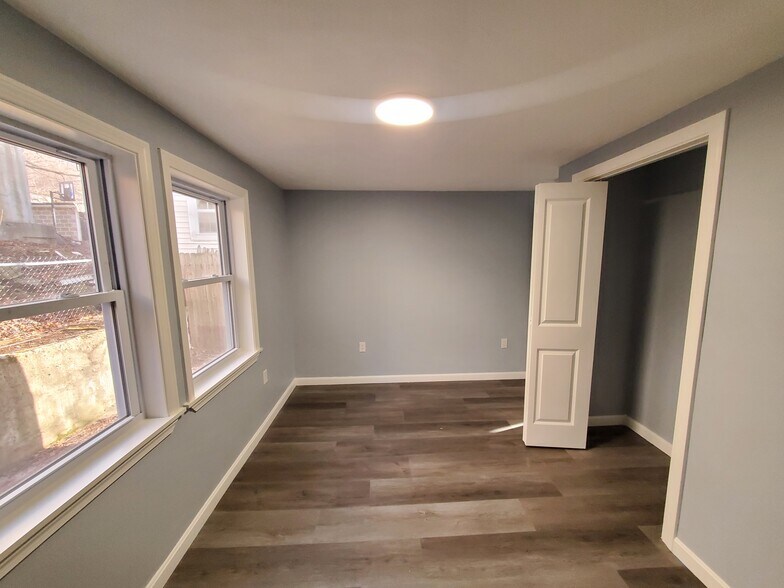 Building Photo - 289 Fellsway W