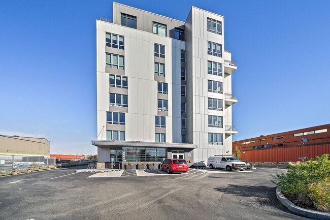 Building Photo - 8 Medford St