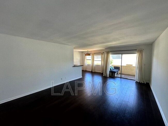 Building Photo - 5328 Newcastle Ave