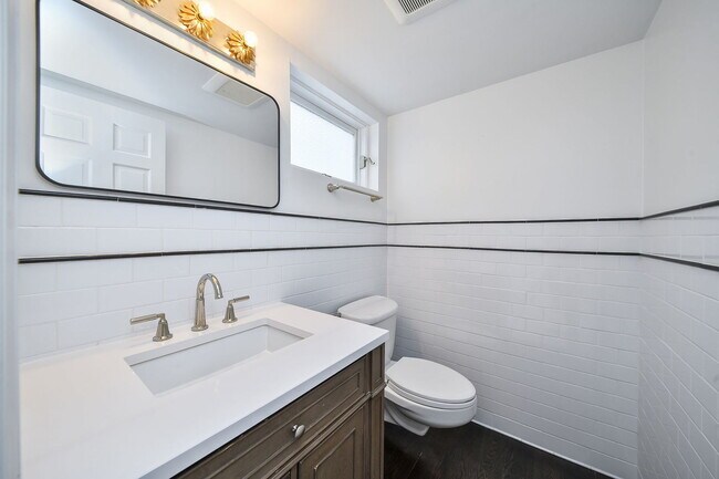 Building Photo - 945 Anne Rd