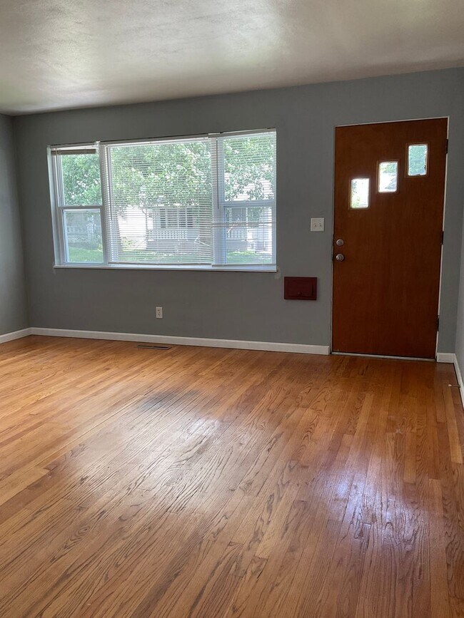 Building Photo - 105 S 33rd St