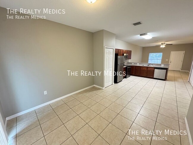 Building Photo - 548 Albatross Dr