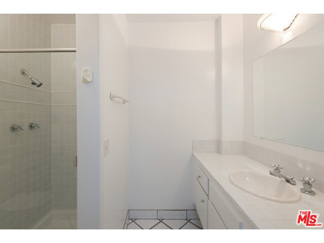 Building Photo - 10747 Wilshire Blvd