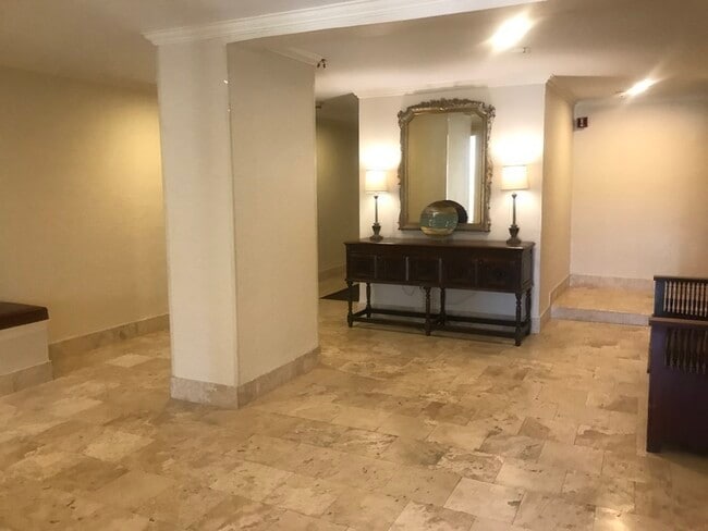 Building Photo - 92 Beacon St