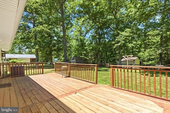 Building Photo - 45320 Barefoot Dr