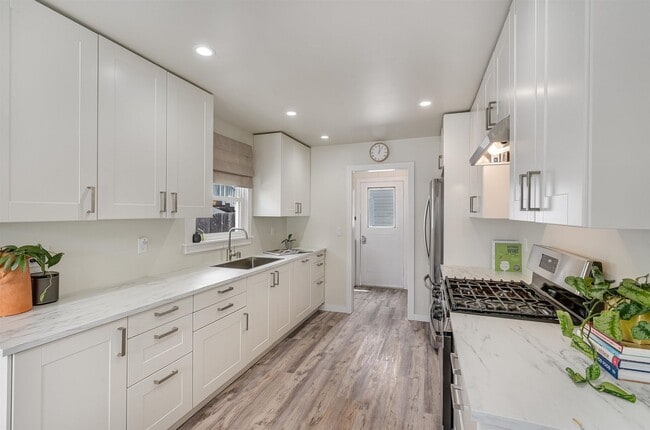 Building Photo - Alta Heights Beautifully Renovated Cottage