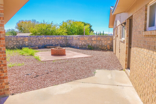Building Photo - 816 Marimba Dr