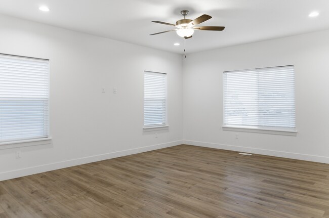 Building Photo - 4634 E Silver Moon Dr