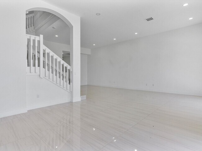 Building Photo - 21301 NE 38th Ave