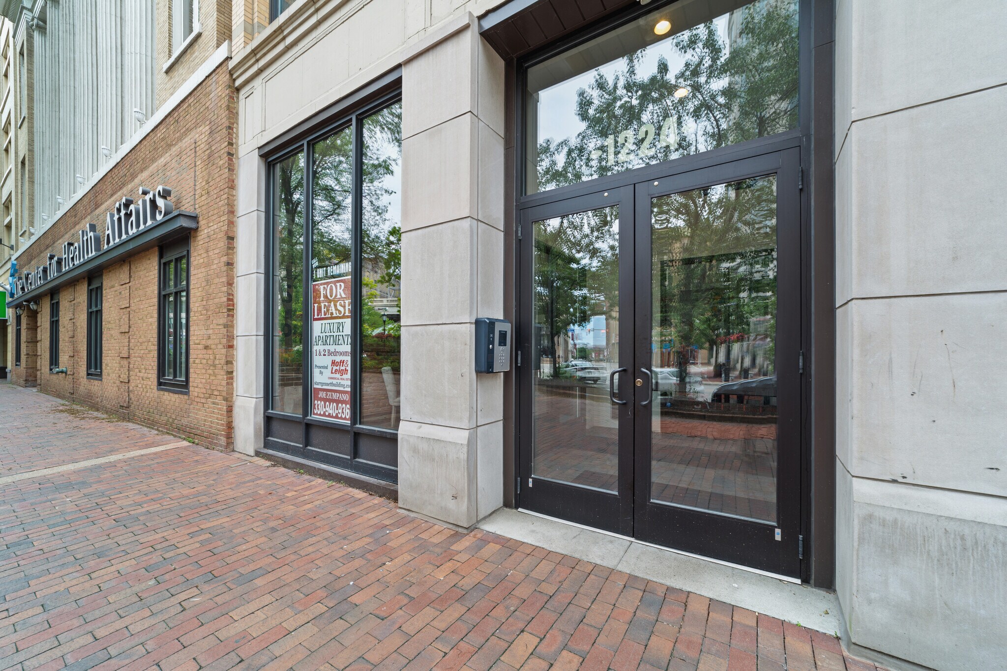 Building Photo - 1224 Huron Rd E
