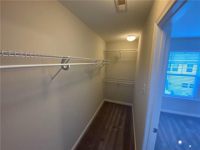 Building Photo - 8040 Rutland Village Dr